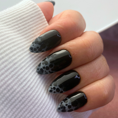 press on nails noirs avec nail art