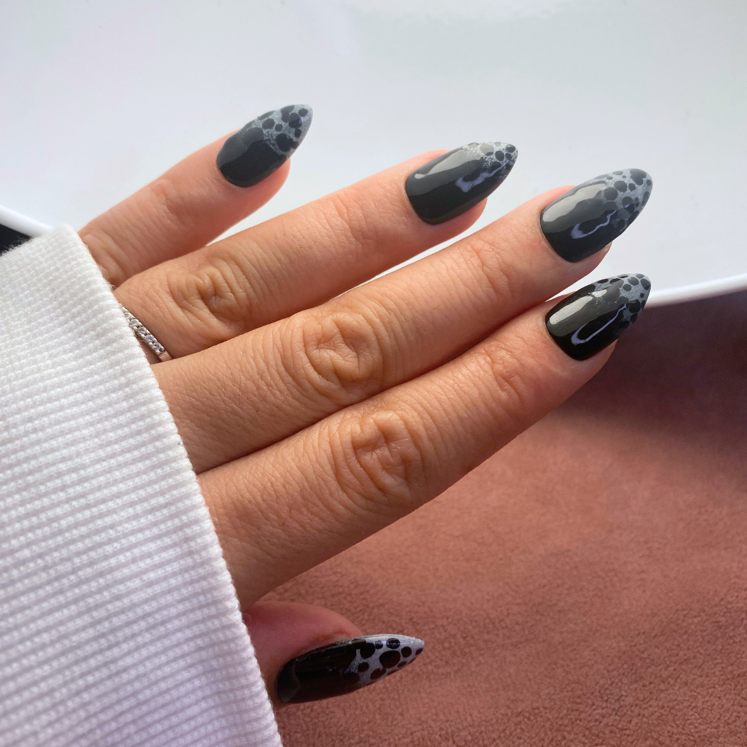 press on nails noirs avec points blancs