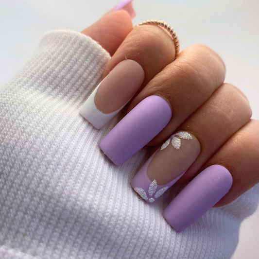 press on nails longs violets avec nail art