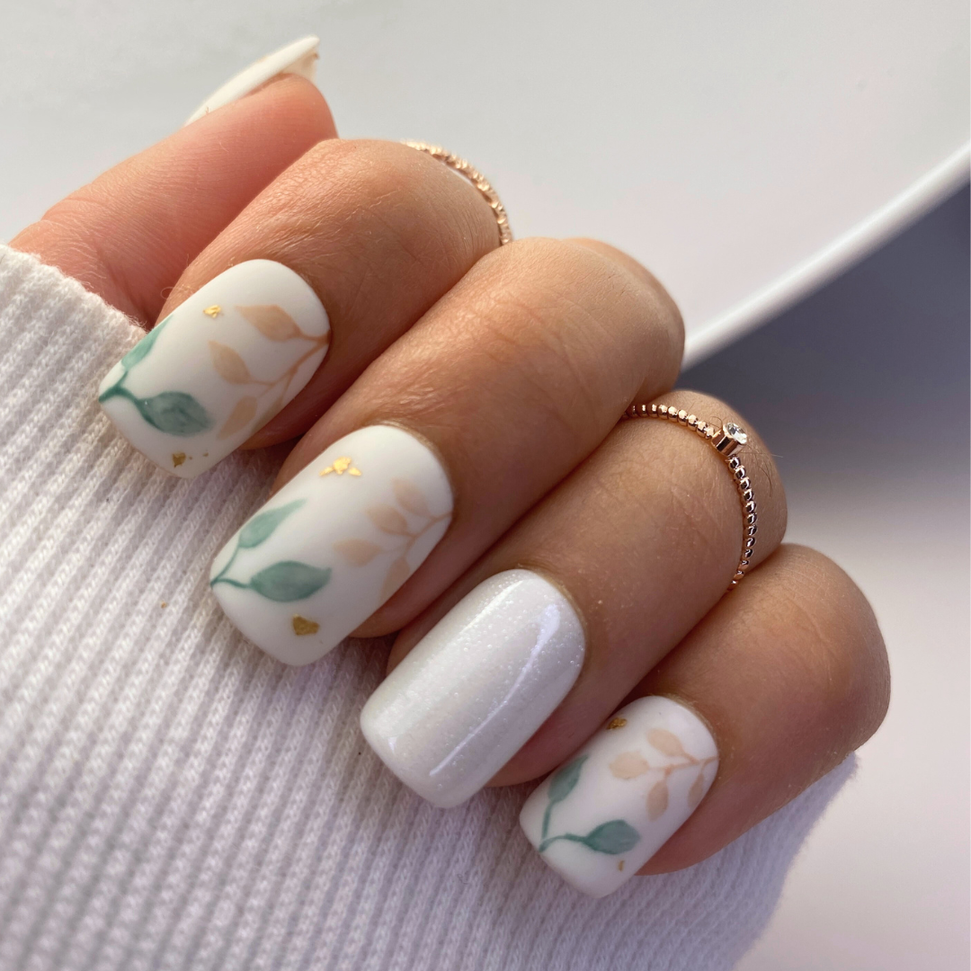 press on nails blancs avec nail art