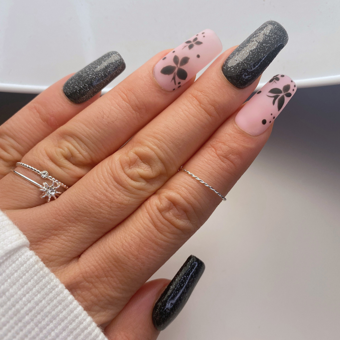 press on nails brillant et mat noir avec papillons