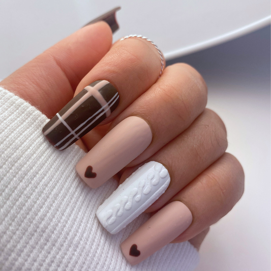 press on nails avec nail art plaid hiver