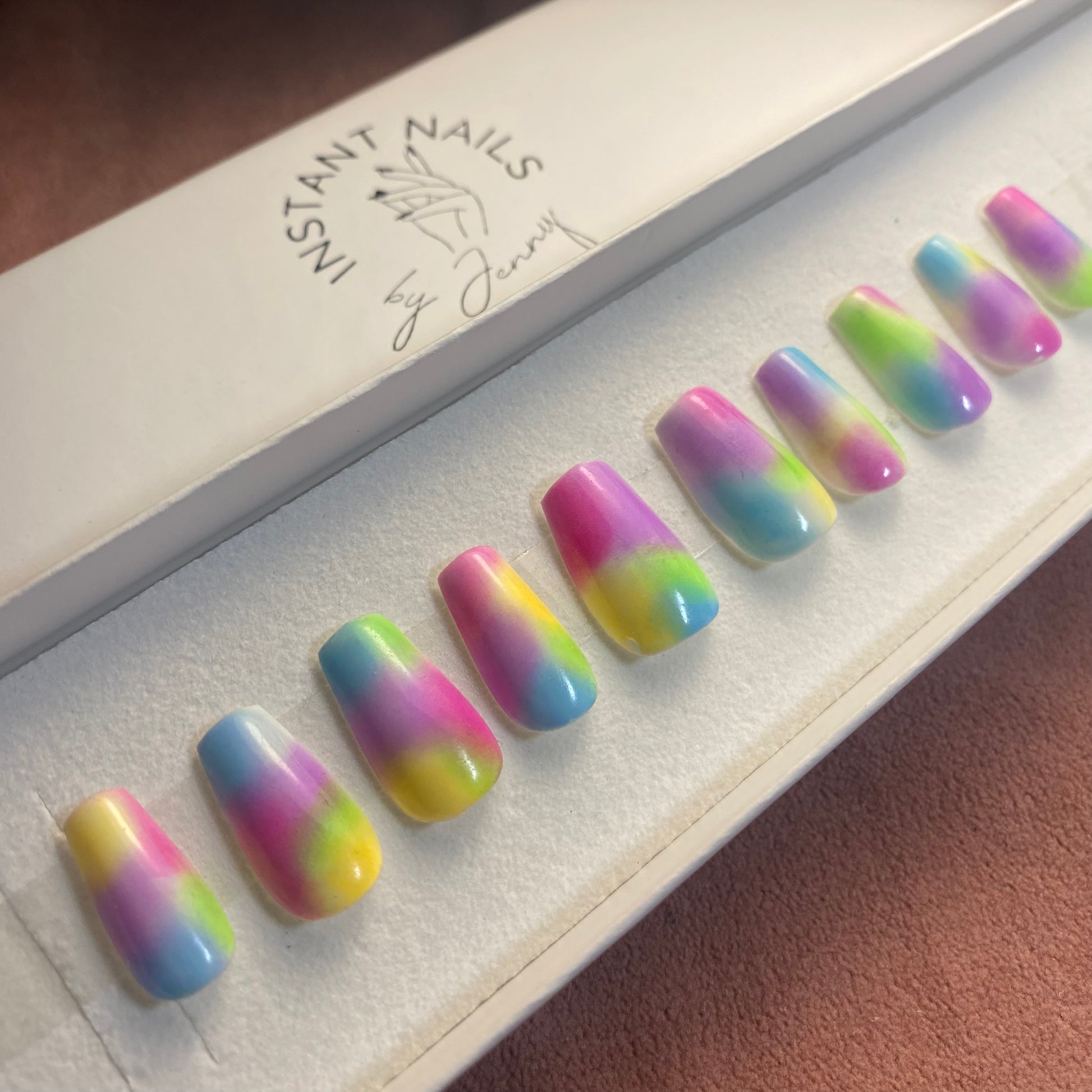 press on nails multicolor dans boite instant nails