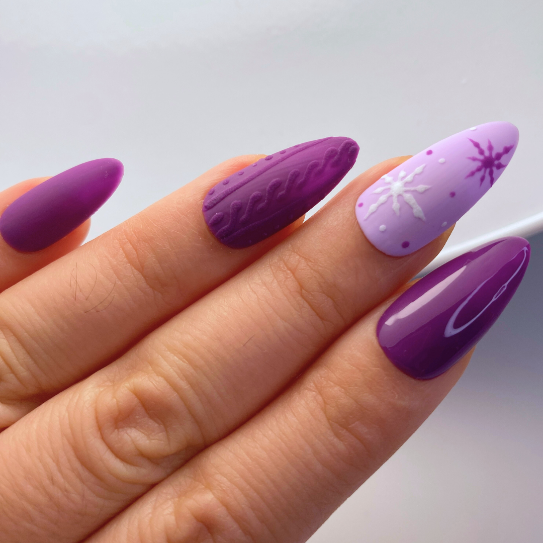 press on nails avec nail art violet 