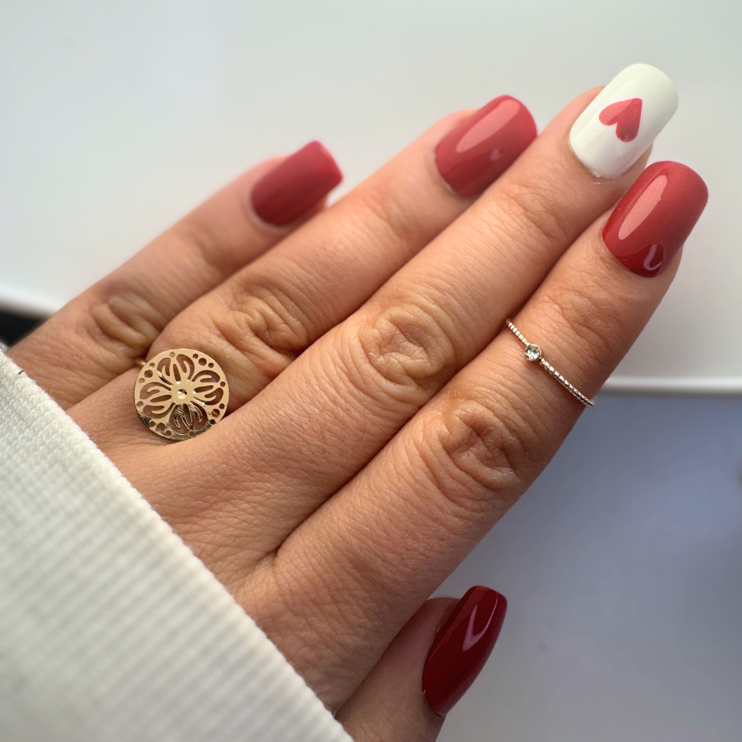 Press on nails rouges et blanc courts avec coeur